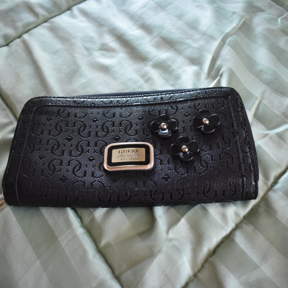 Guess classic zip-around wallet